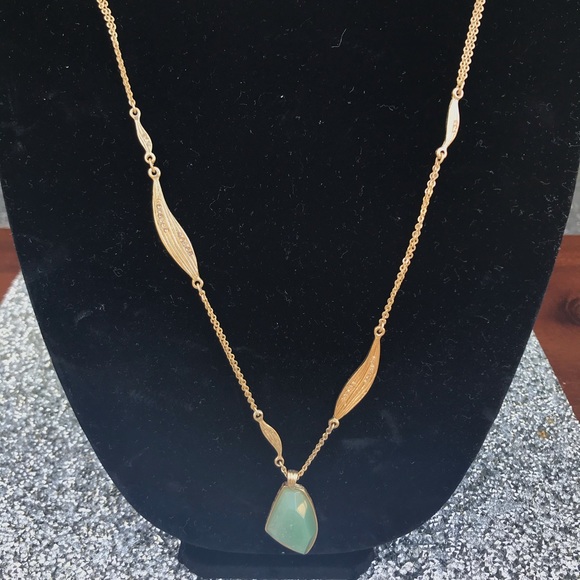 🆕 Elegant Chloe+Isabel Mint Medallion Necklace - Picture 3 of 5